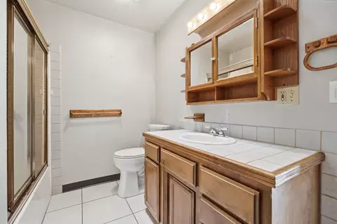 Bath - 184 Mccormick Dr, Sonora, CA 95370 photo 3 of 5