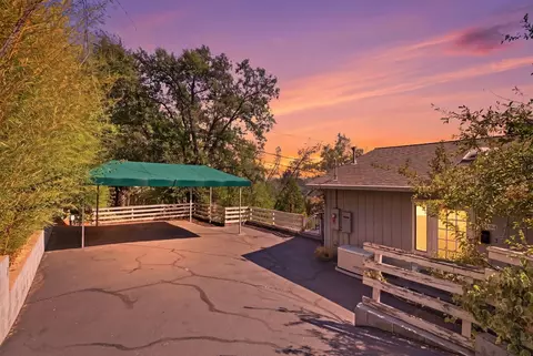 Exterior - 184 Mccormick Dr, Sonora, CA 95370 photo 2 of 15