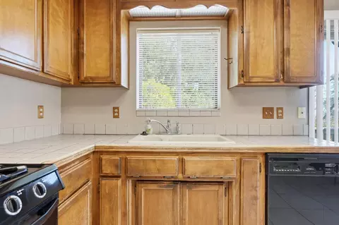 Kitchen - 184 Mccormick Dr, Sonora, CA 95370 photo 3 of 3