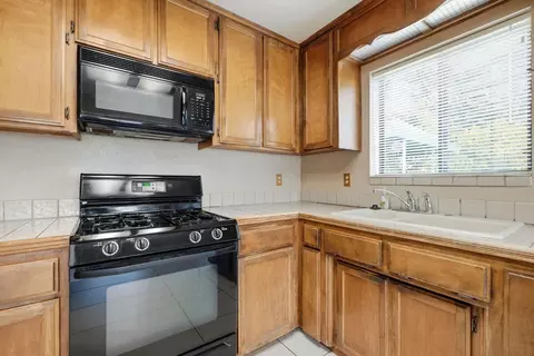 Kitchen - 184 Mccormick Dr, Sonora, CA 95370 photo 2 of 3