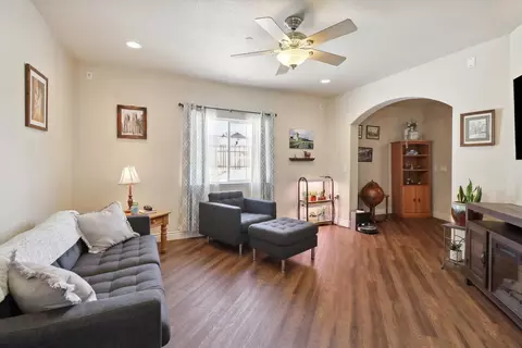 Living - 301 Elverta Mdws, Elverta, CA 95626 photo 1 of 5