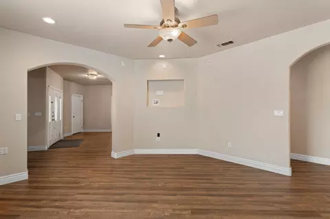 Living - 301 Elverta Mdws, Elverta, CA 95626 photo 3 of 5