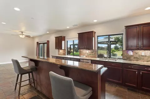 Kitchen - 301 Elverta Mdws, Elverta, CA 95626 photo 2 of 4