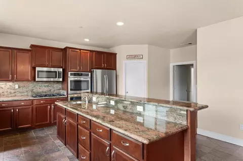 Kitchen - 301 Elverta Mdws, Elverta, CA 95626 photo 3 of 4
