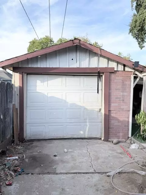 Exterior - 1927 I St, Merced, CA 95340 photo 4 of 6