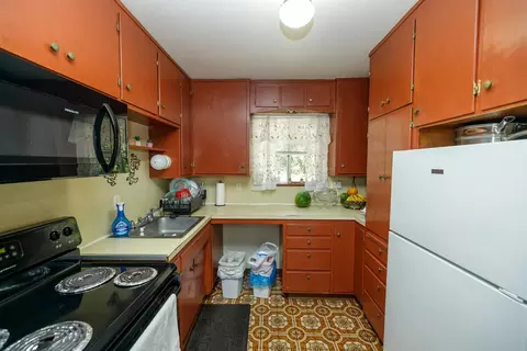Kitchen - 455 Albers, Modesto, CA 95357 photo 2 of 2