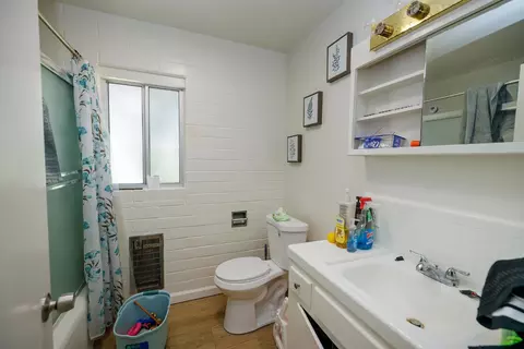Bath - 455 Albers, Modesto, CA 95357 photo 2 of 3