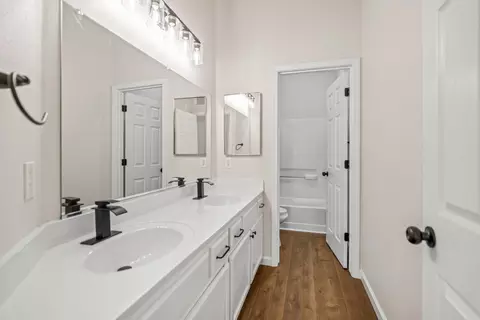 Bath - 360 Sunbird Dr, Turlock, CA 95382 photo 1 of 3