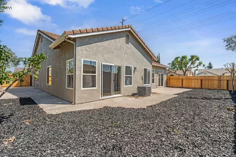 Exterior - 360 Sunbird Dr, Turlock, CA 95382 photo 6 of 7