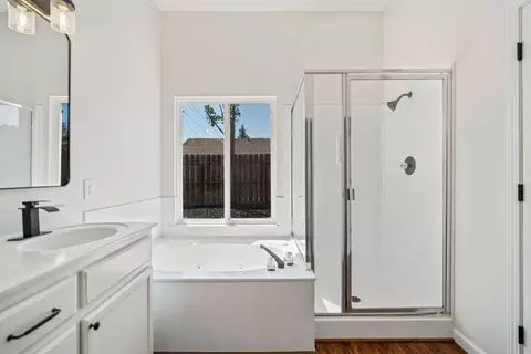 Bath - 360 Sunbird Dr, Turlock, CA 95382 photo 3 of 3