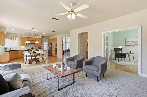Living - 5216 Wyndham Oak Ln, Carmichael, CA 95608 photo 6 of 10