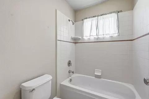 Bath - 5216 Wyndham Oak Ln, Carmichael, CA 95608 photo 4 of 4