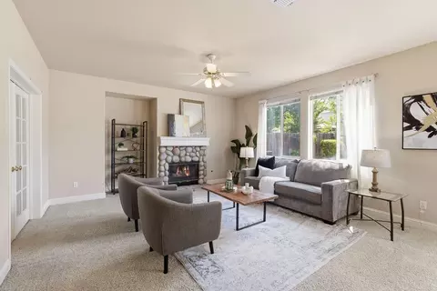 Living - 5216 Wyndham Oak Ln, Carmichael, CA 95608 photo 2 of 10