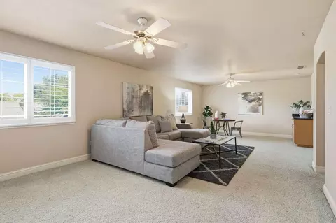 Living - 5216 Wyndham Oak Ln, Carmichael, CA 95608 photo 8 of 10