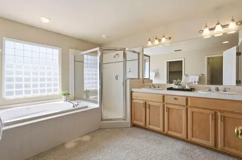 Bath - 5216 Wyndham Oak Ln, Carmichael, CA 95608 photo 2 of 4