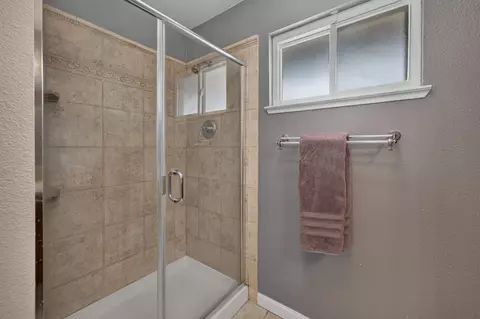 Bath - 8615 Palladay Rd, Elverta, CA 95626 photo 2 of 8