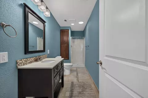 Bath - 8615 Palladay Rd, Elverta, CA 95626 photo 8 of 8