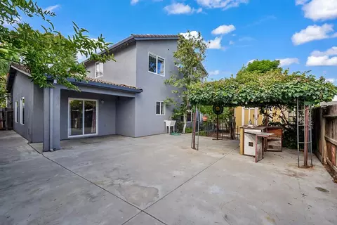 Exterior - 901 Alcoy Dr, Ceres, CA 95307 photo 5 of 10