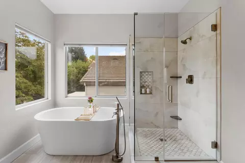 Bath - 3103 Monarch Ct, Rocklin, CA 95765 photo 2 of 4
