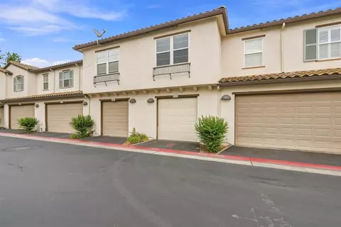 8298 Crystal Walk Cir # 5, Elk Grove, CA 95758
