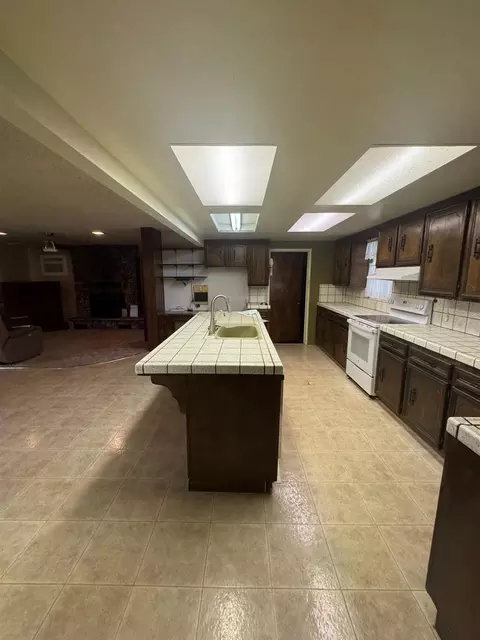 Kitchen - 1429 Brannon Ave, Modesto, CA 95350 photo 1 of 2