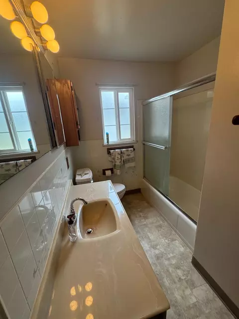 Bath - 1429 Brannon Ave, Modesto, CA 95350 photo 2 of 5