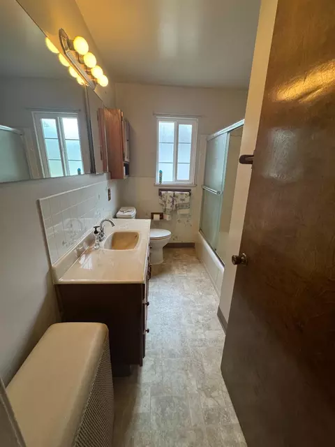 Bath - 1429 Brannon Ave, Modesto, CA 95350 photo 5 of 5
