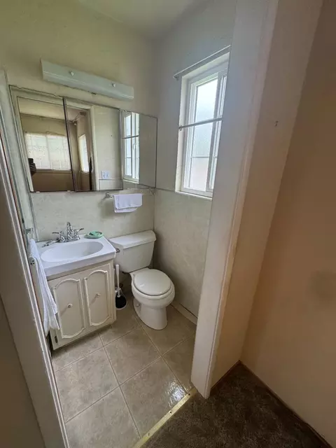 Bath - 1429 Brannon Ave, Modesto, CA 95350 photo 3 of 5