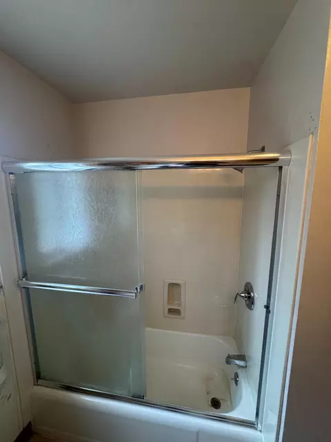 Bath - 1429 Brannon Ave, Modesto, CA 95350 photo 1 of 5