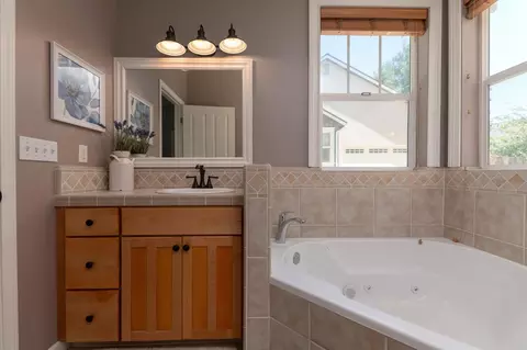 Bath - 142 Fieldstone Dr, Murphys, CA 95247 photo 2 of 6