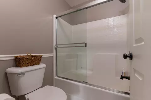 Bath - 142 Fieldstone Dr, Murphys, CA 95247 photo 5 of 6