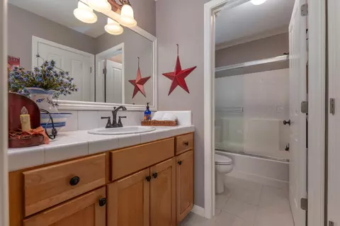 Bath - 142 Fieldstone Dr, Murphys, CA 95247 photo 4 of 6