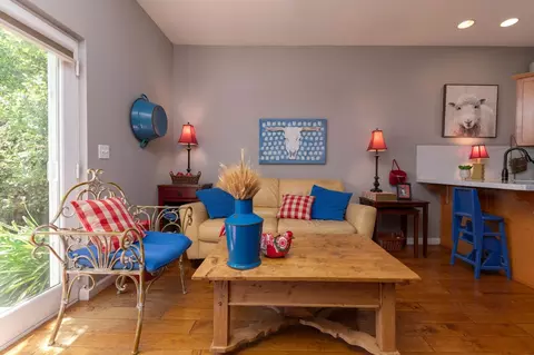 Living - 142 Fieldstone Dr, Murphys, CA 95247 photo 7 of 8