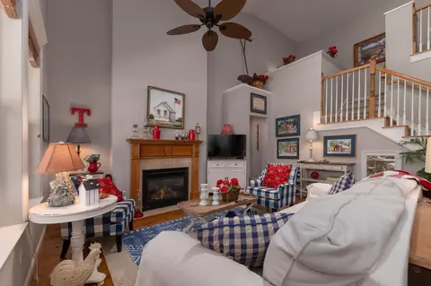 Living - 142 Fieldstone Dr, Murphys, CA 95247 photo 2 of 8