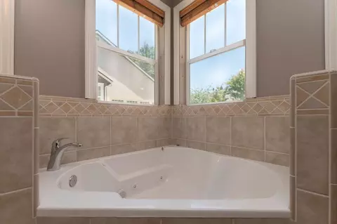 Bath - 142 Fieldstone Dr, Murphys, CA 95247 photo 3 of 6