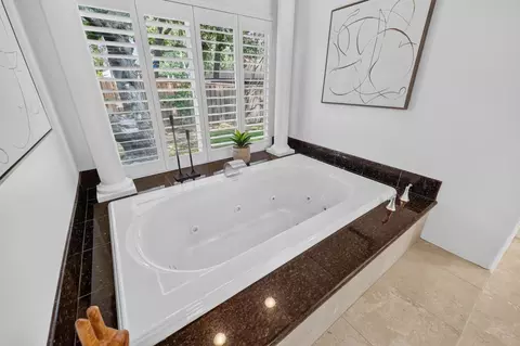 Bath - 4325 Prospect Dr, Carmichael, CA 95608 photo 2 of 10