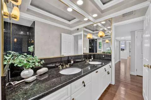 Bath - 4325 Prospect Dr, Carmichael, CA 95608 photo 7 of 10