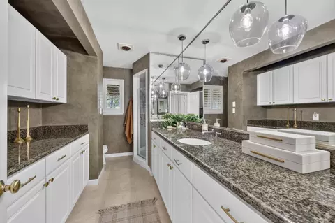 Bath - 4325 Prospect Dr, Carmichael, CA 95608 photo 9 of 10