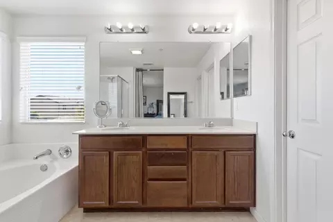 Bath - 708 Liberty Pt, Lathrop, CA 95330 photo 3 of 4