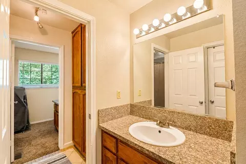 Bath - 1720 Shadewood Dr, Modesto, CA 95355 photo 2 of 6