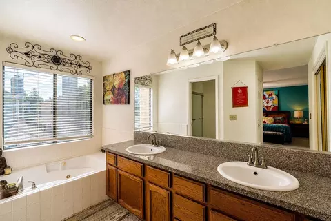 Bath - 1720 Shadewood Dr, Modesto, CA 95355 photo 5 of 6