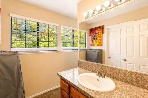 Bath - 1720 Shadewood Dr, Modesto, CA 95355 photo 4 of 6
