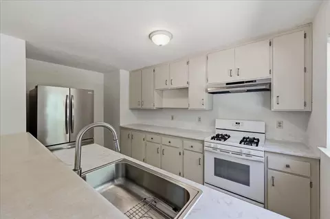 Kitchen - 454 Lamarque Ct, Grass Valley, CA 95945 photo 4 of 4
