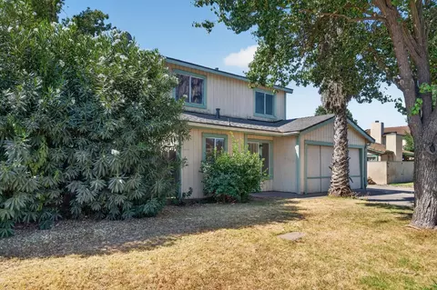 Exterior - 824 St Helena Pl, Modesto, CA 95356 photo 3 of 8
