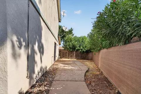 Exterior - 824 St Helena Pl, Modesto, CA 95356 photo 6 of 8