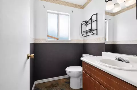 Bath - 824 St Helena Pl, Modesto, CA 95356 photo 1 of 3