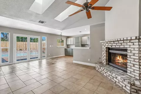 Living - 5013 Portia Ct, Carmichael, CA 95608 photo 2 of 8