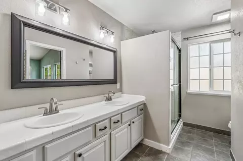 Bath - 5013 Portia Ct, Carmichael, CA 95608 photo 2 of 4