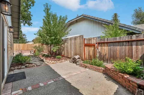 Exterior - 5013 Portia Ct, Carmichael, CA 95608 photo 5 of 10