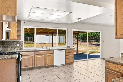 Kitchen - 7331 Hazel Ave, Orangevale, CA 95662 photo 3 of 5